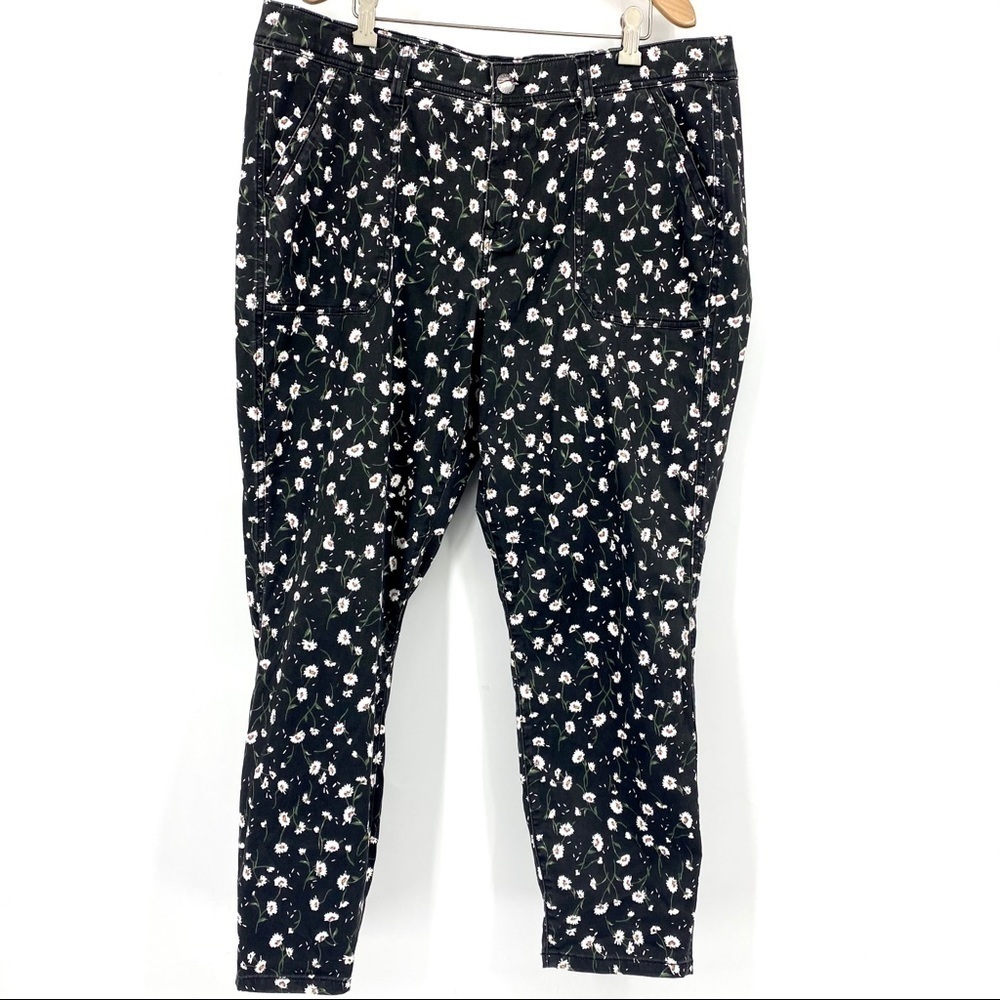 Lane Bryant floral cropped casual floral print pants NWT! 18